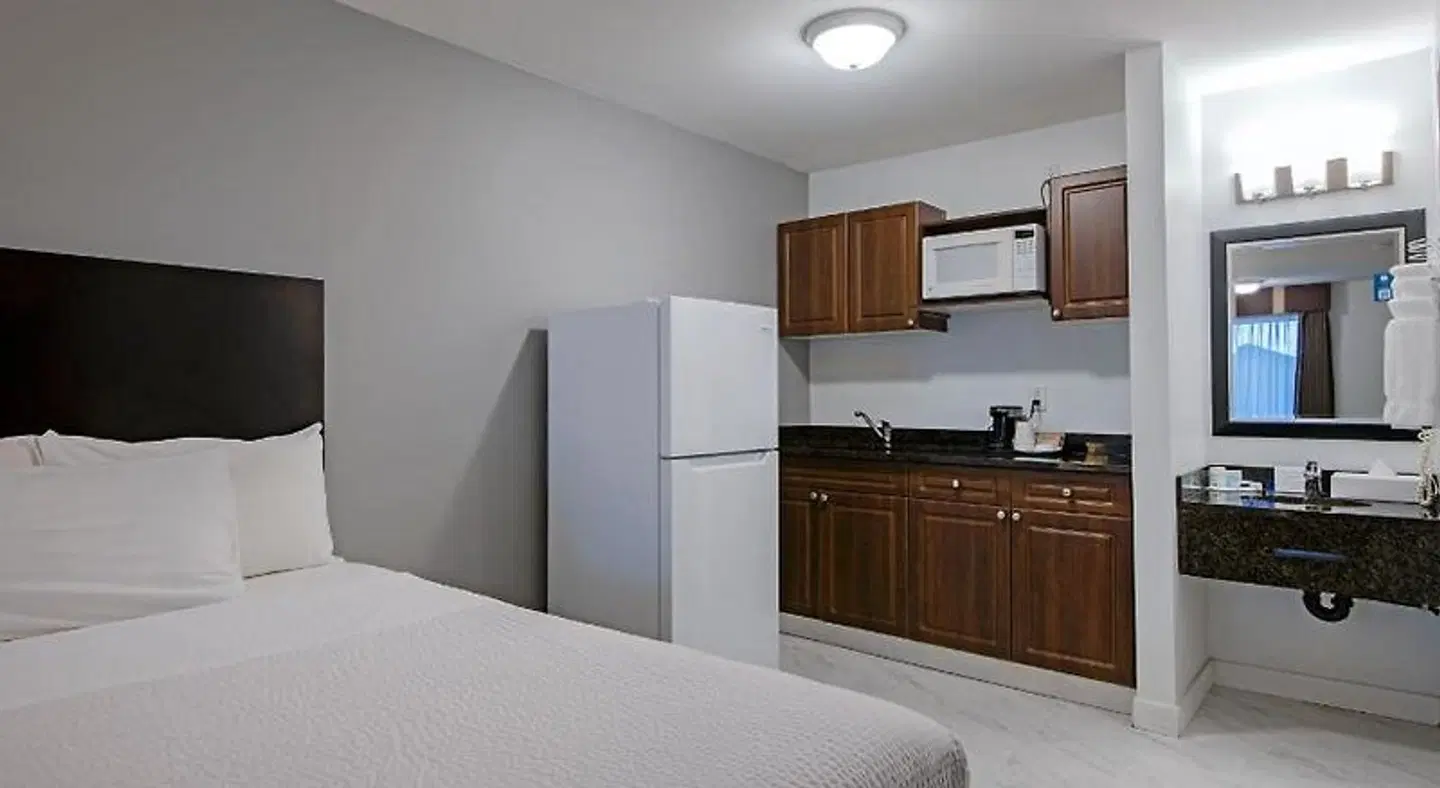 Kamloops Travelodge Mountview ROOM_EXAMPLE