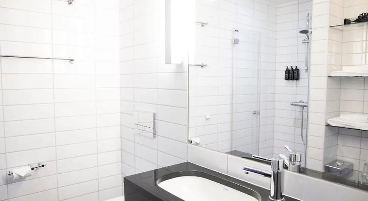 Clarion Collection Hotel Tollboden Badezimmer