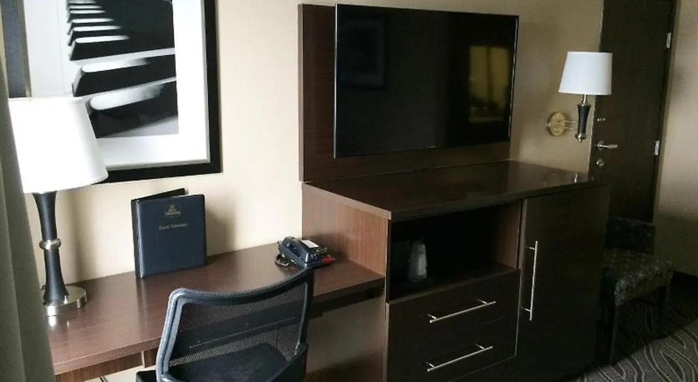 Best Western Galleria Inn & Suites Memphis ROOM_EXAMPLE