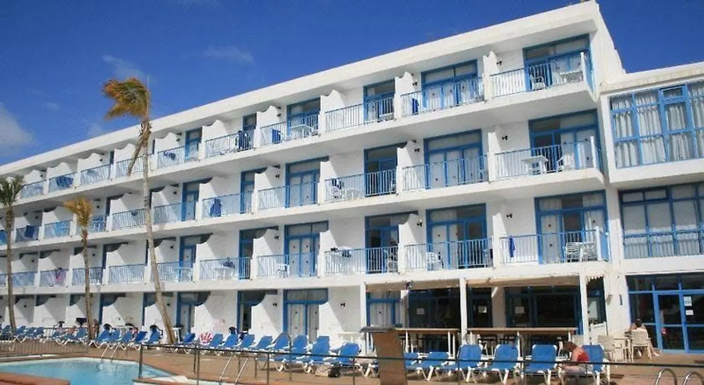 Costa Volcan Apartments EXTERIOR