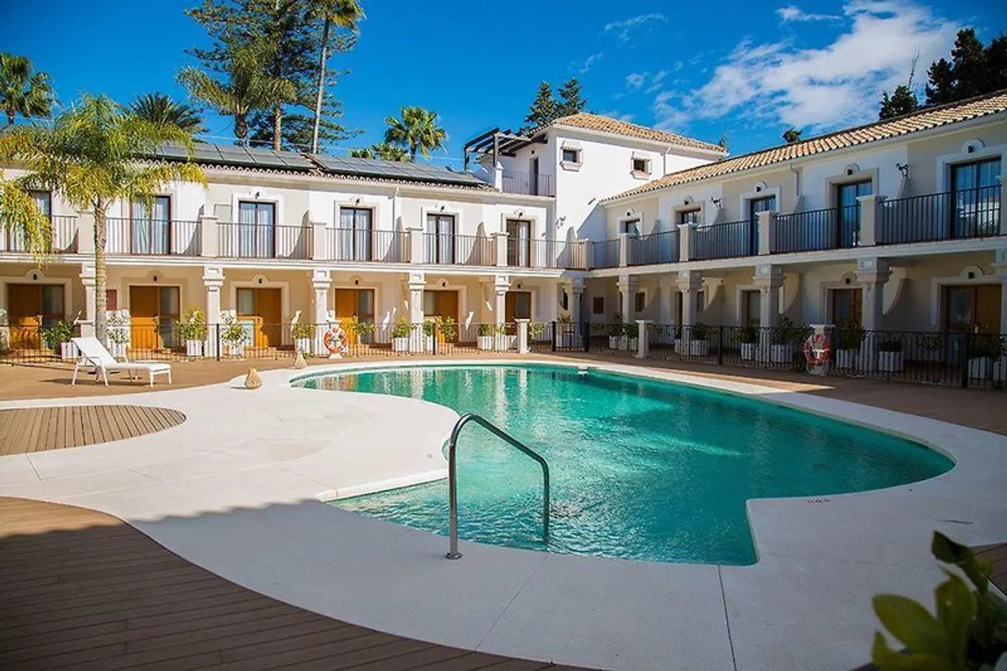 Paloma Blanca Boutique Hotel OUTDOOR_POOL