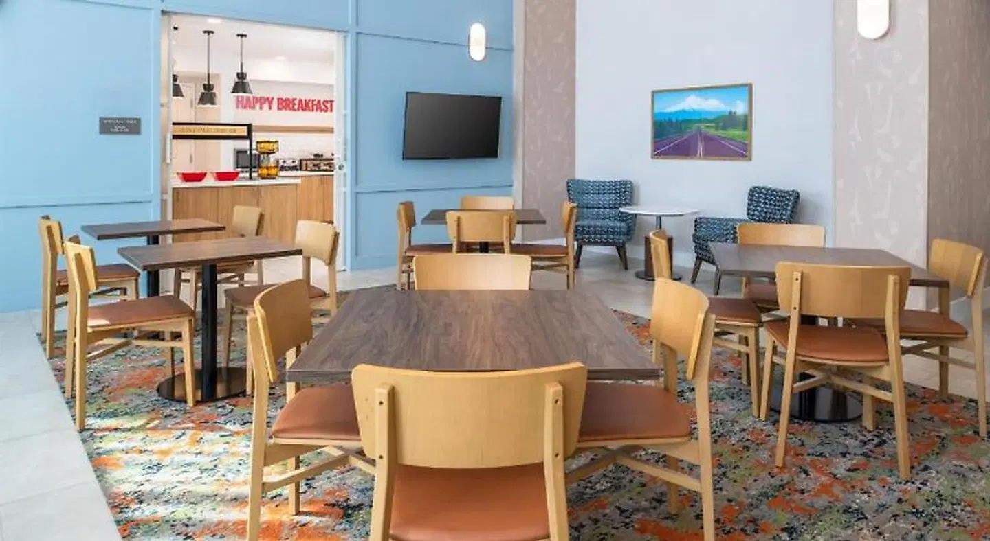 Hampton Inn & Suites Redding Restaurant