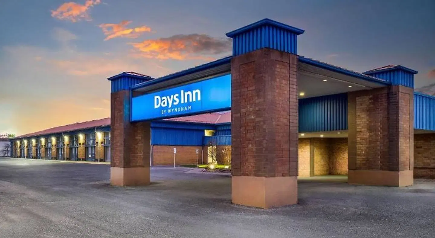 Days Inn By Wyndham Sudbury and Conference Centre EXTERIOR