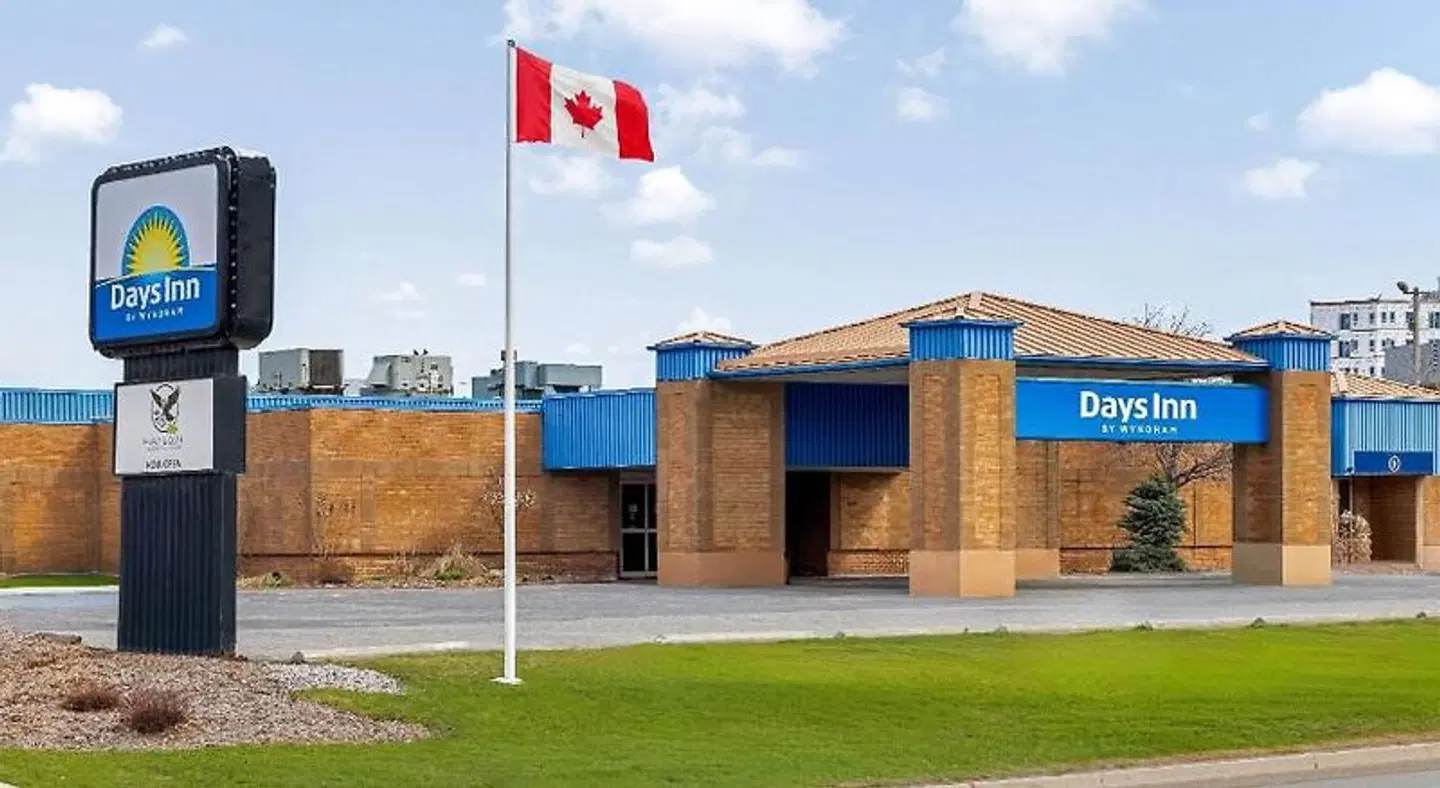 Days Inn By Wyndham Sudbury and Conference Centre EXTERIOR