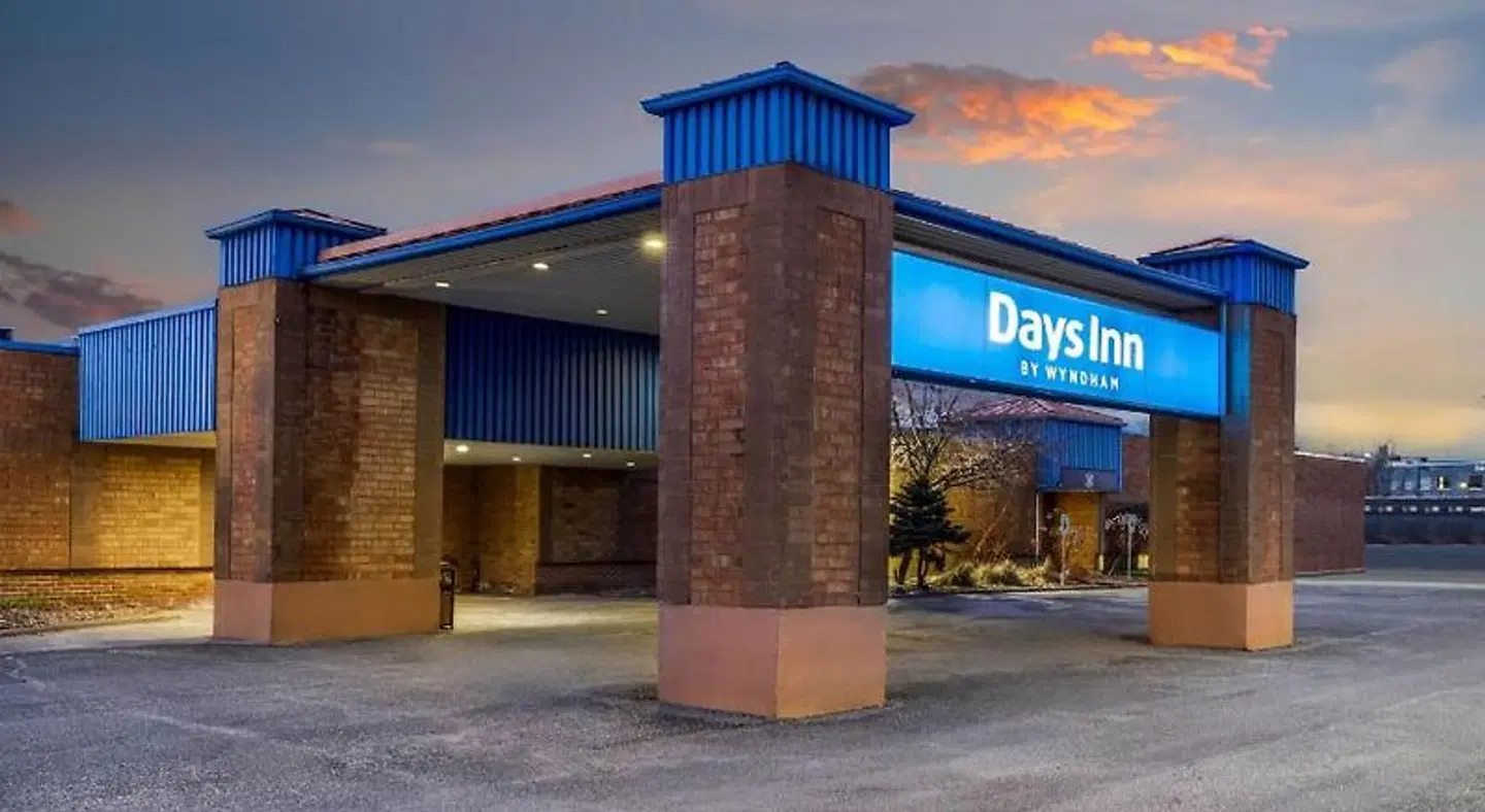 Days Inn By Wyndham Sudbury and Conference Centre EXTERIOR