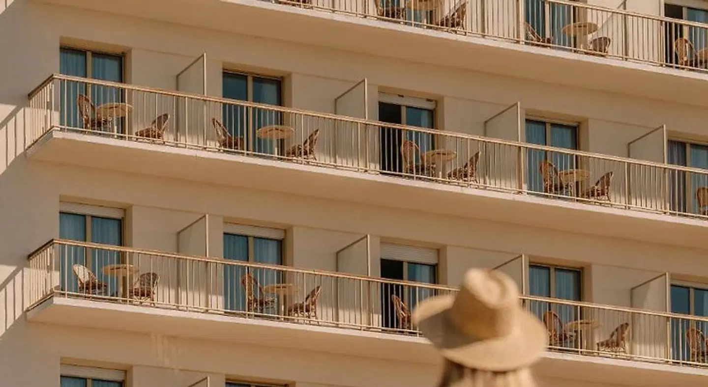 Les Brises EXTERIOR
