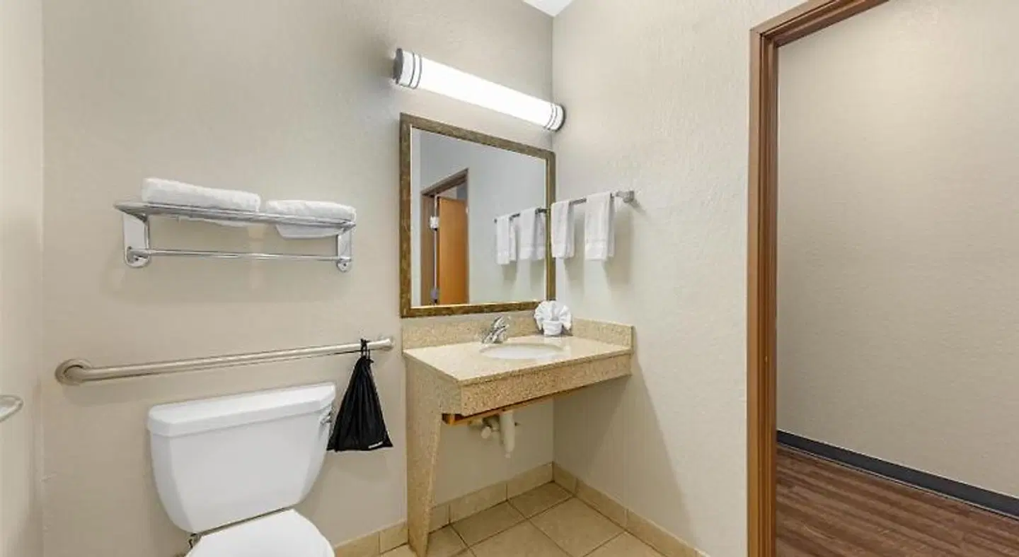 Best Western Plus San Antonio East Inn & Suites Badezimmer