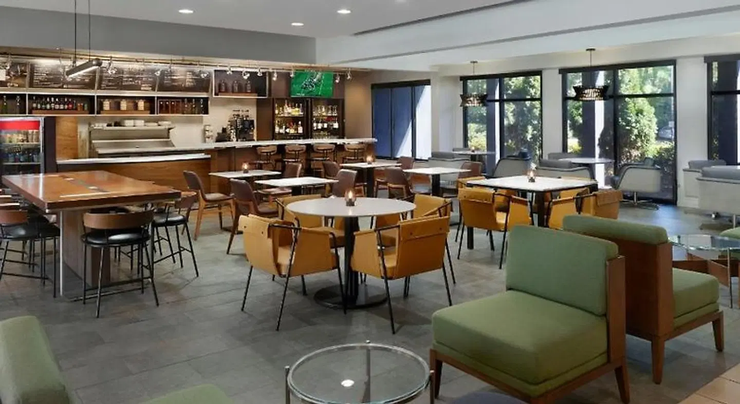 Courtyard by Marriott Atlanta Perimeter Center Bar