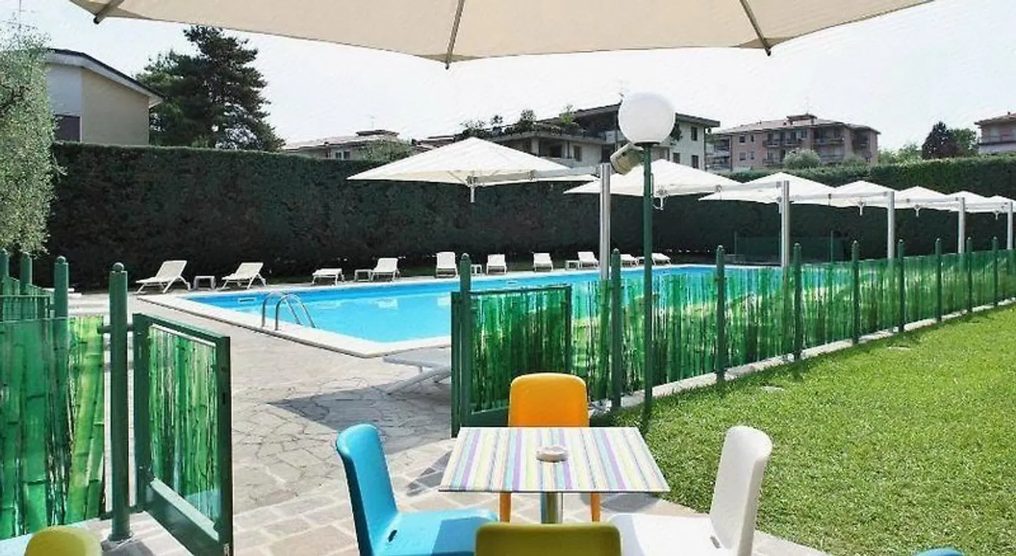 Hotel Oliveto OUTDOOR_POOL