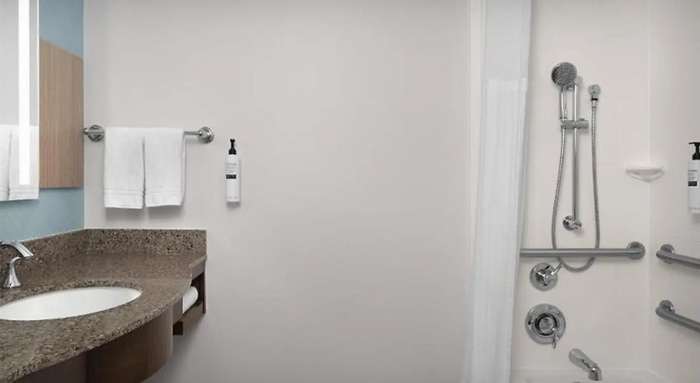 Hilton Garden Inn Greensboro Airport Badezimmer