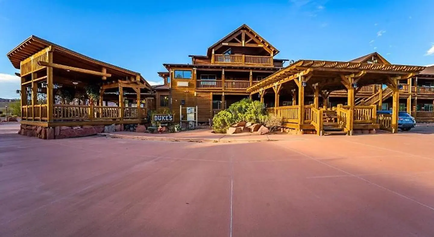 Desert Rose Inn & Cabins EXTERIOR