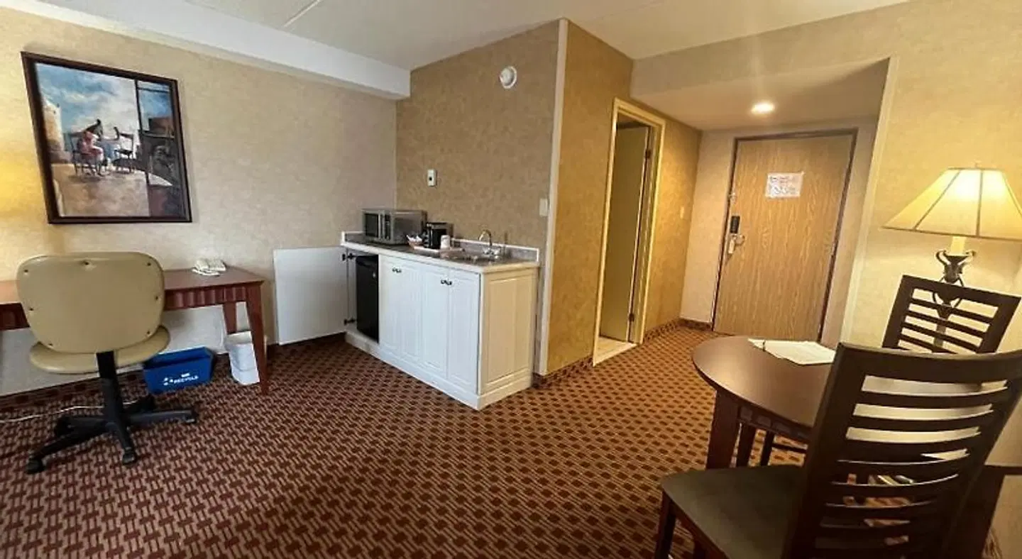 Quality Inn & Suites Bay Front Badezimmer