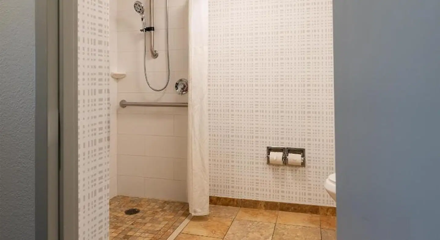 Hampton Inn Portsmouth Central Badezimmer