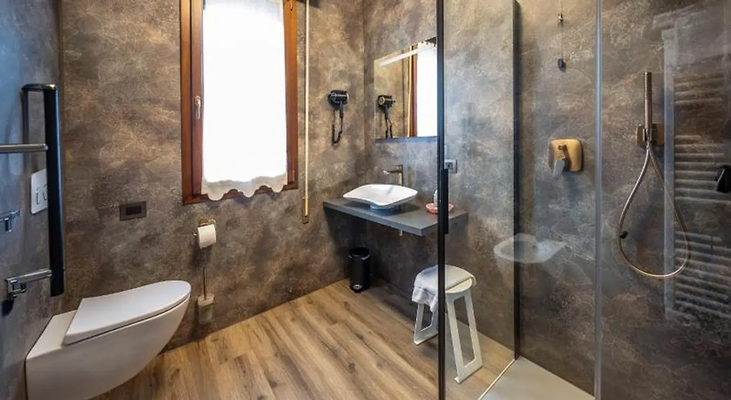 Confine Badezimmer