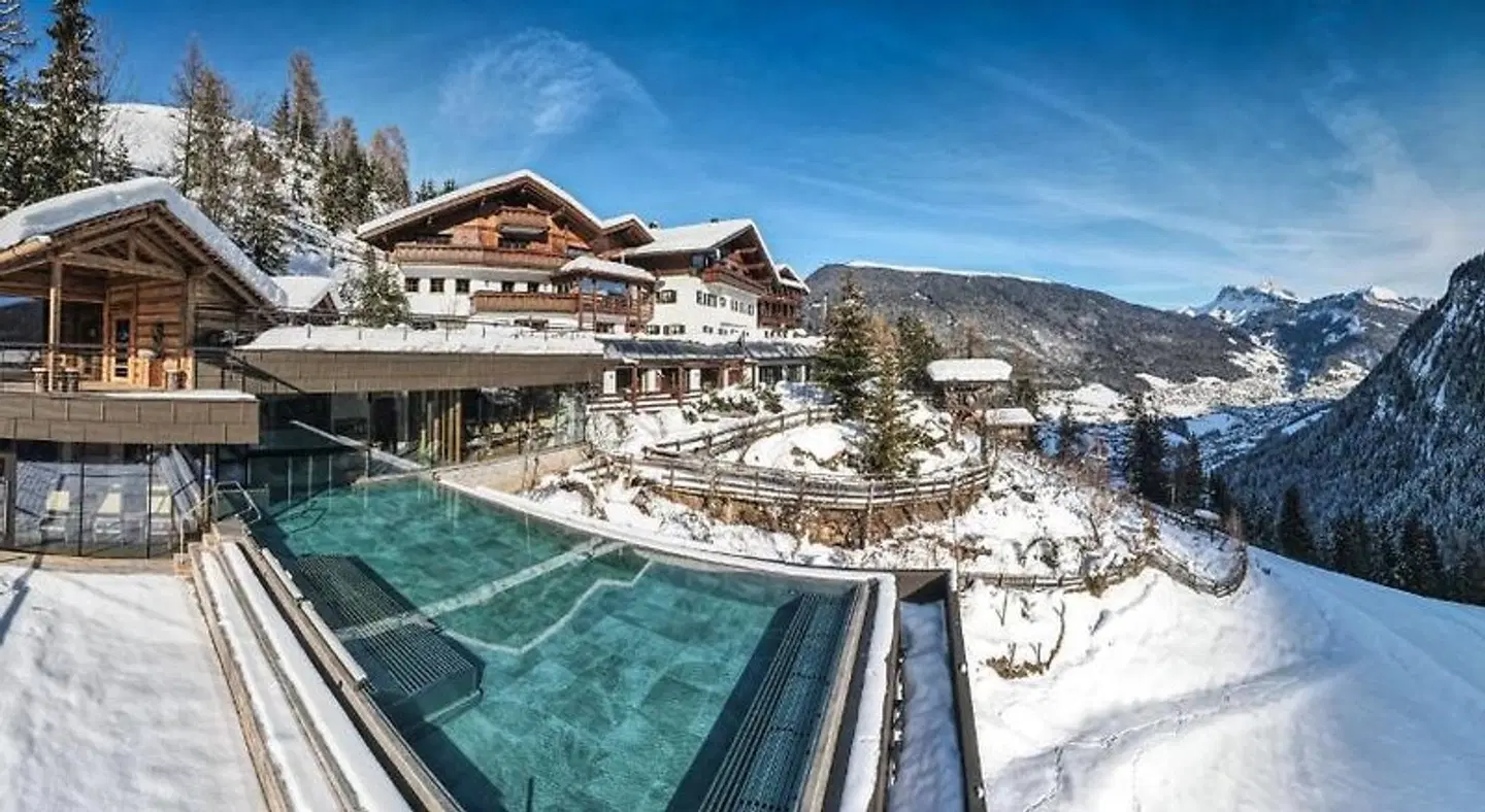 Charmehotel Uhrerhof - Deur OUTDOOR_POOL