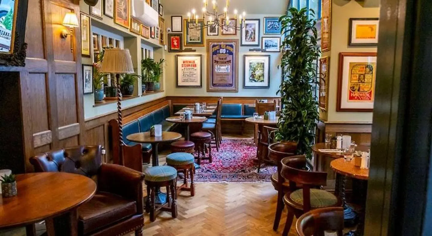 The Globe Bar