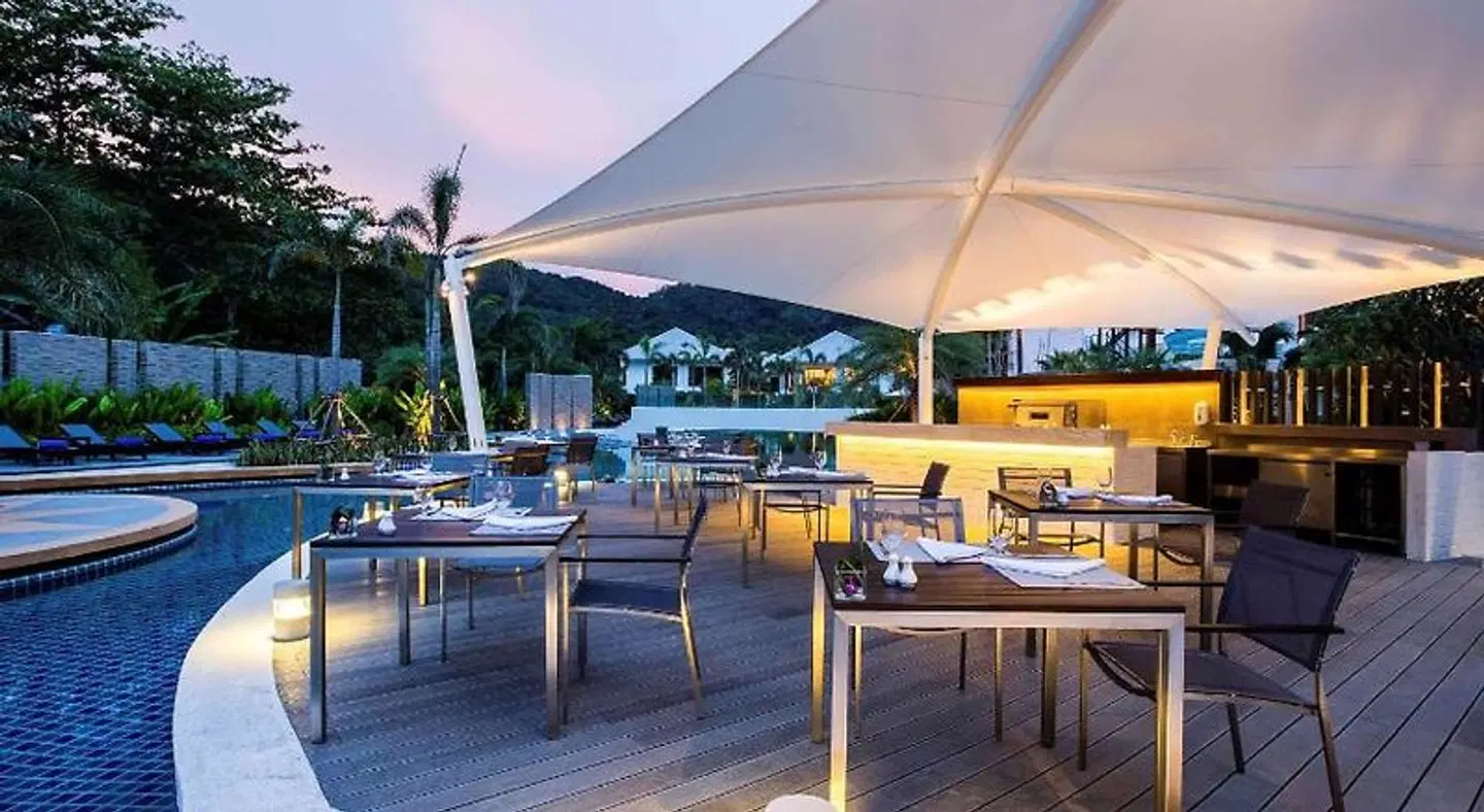 Holiday Inn Resort Phuket Karon Beach by IHG Restaurant