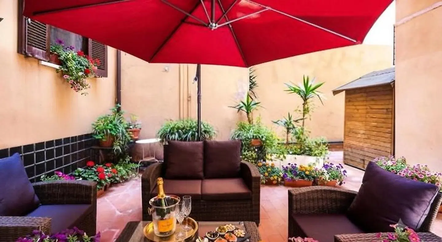 Trevi Fountain Guesthouse Terrasse