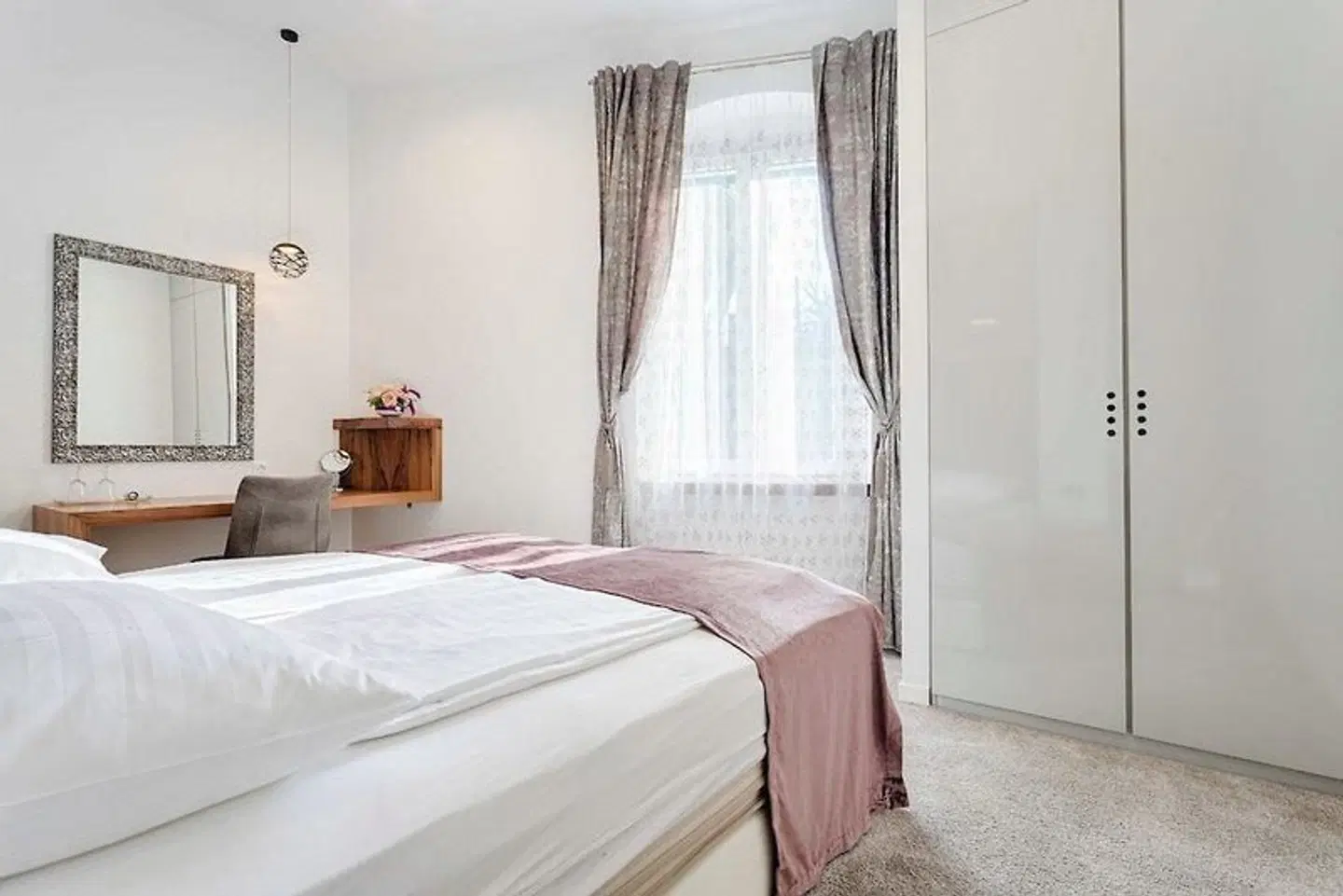 Starlight Luxury Rooms ROOM_EXAMPLE