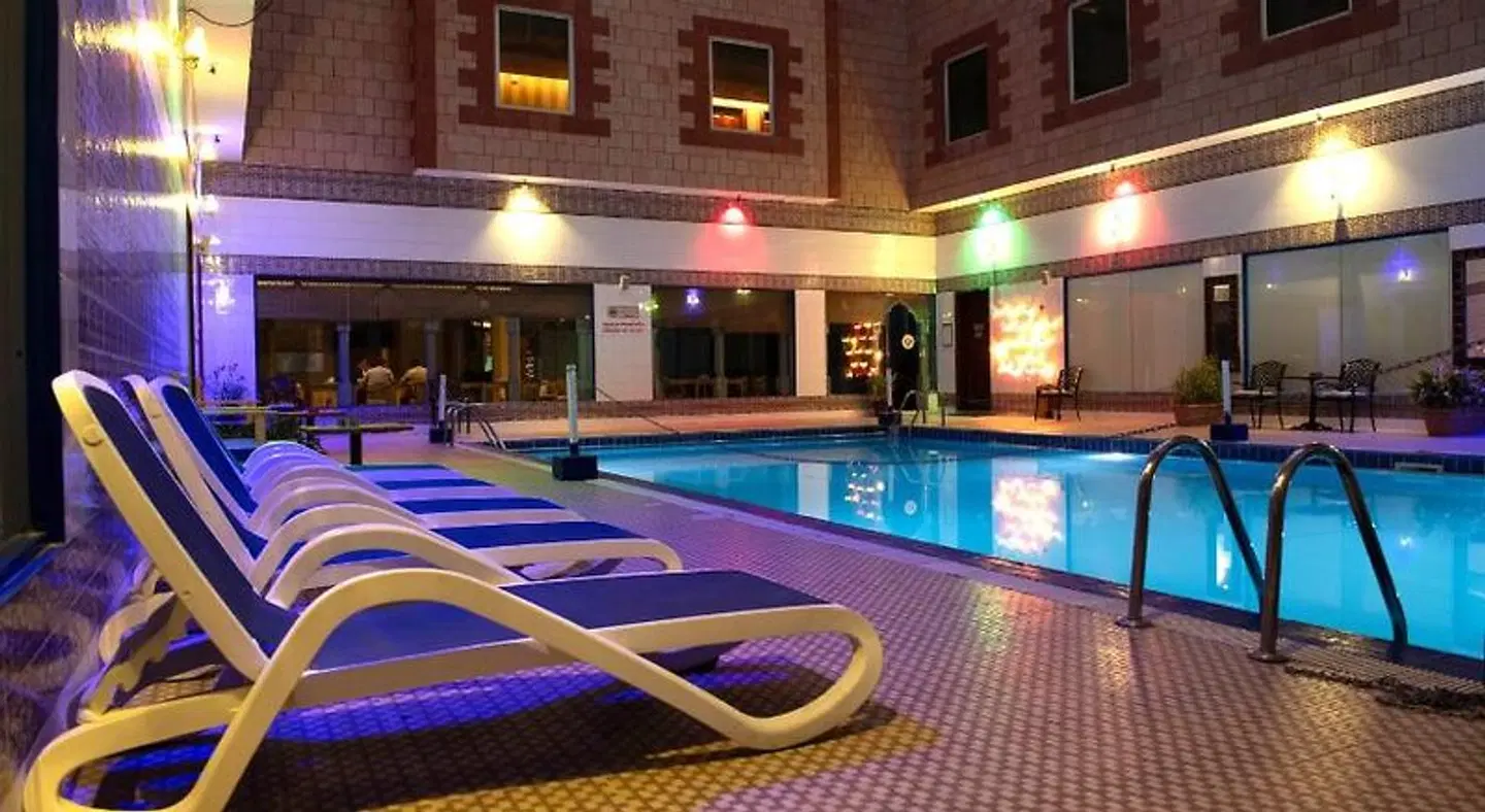 Ramee Guestline Hotel Hallenbad