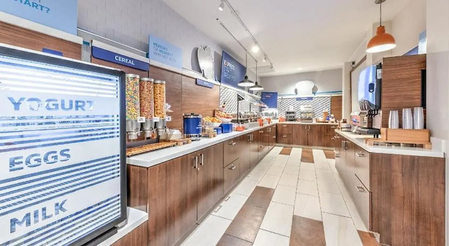 Holiday Inn Express & Suites Houston S - Medical Ctr Area by IHG Bar