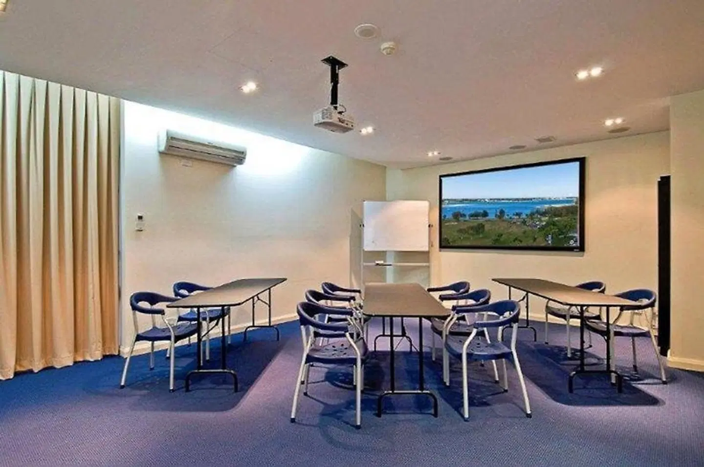 Aqualine Apartments On The Broadwater Konferenz
