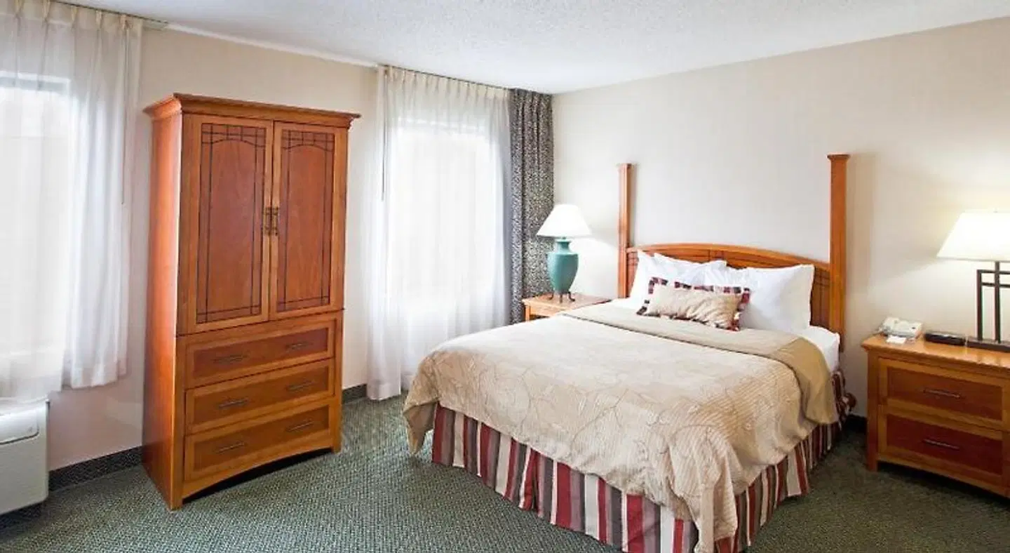 Staybridge Suites Detroit - Utica by IHG ROOM_EXAMPLE