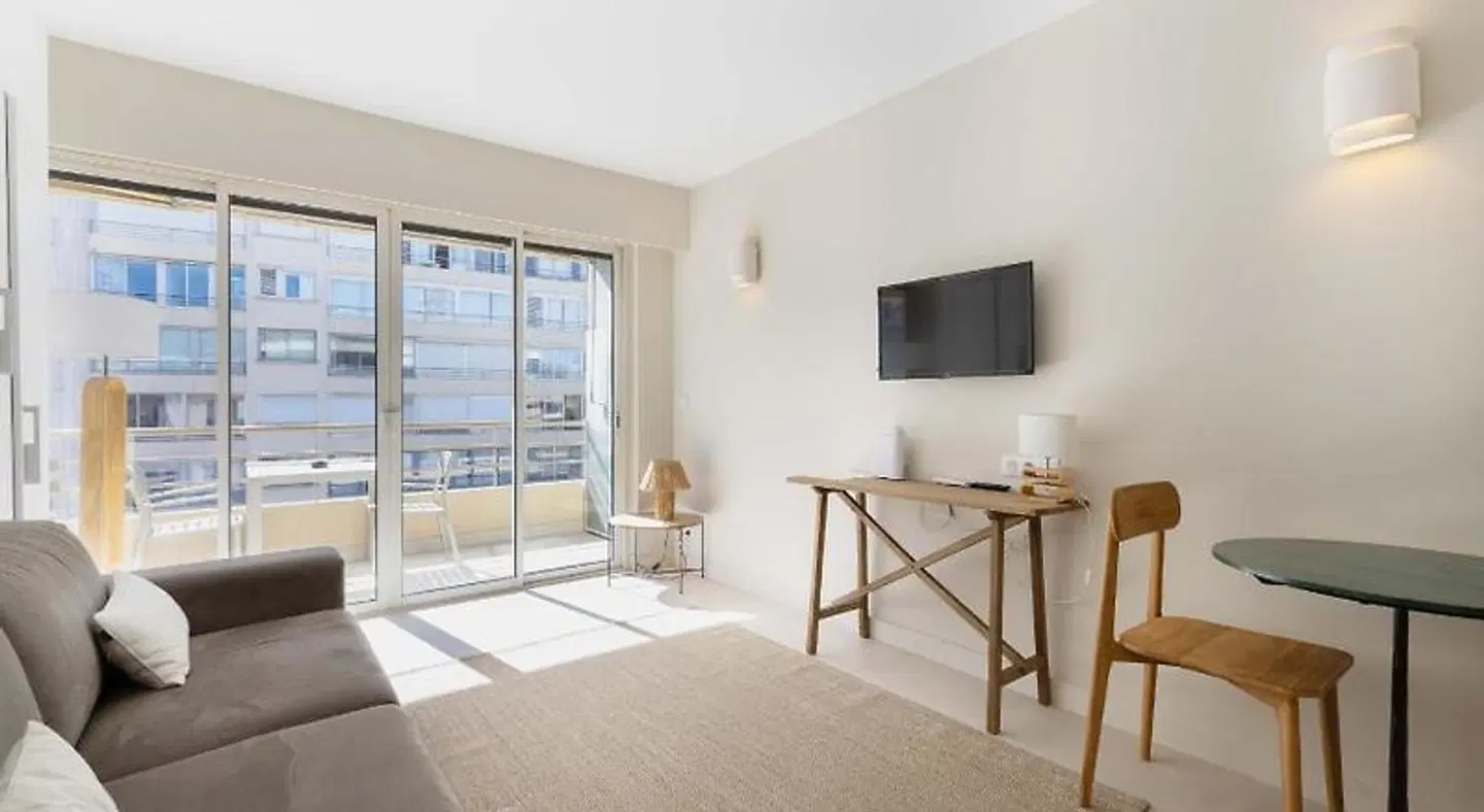 Residences du Grand Hotel by YELLOW CANNES ROOM_EXAMPLE