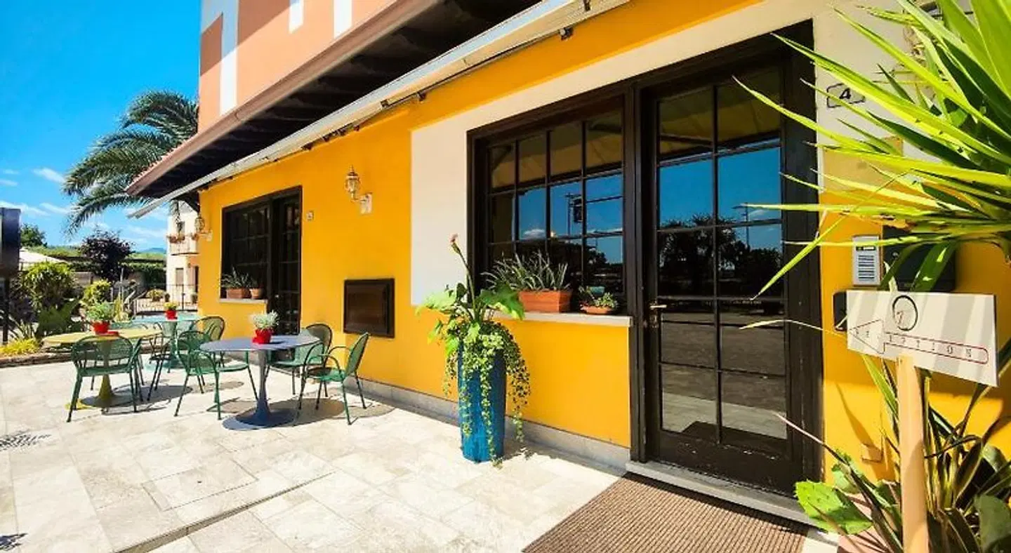 Hotel Tenesi EXTERIOR
