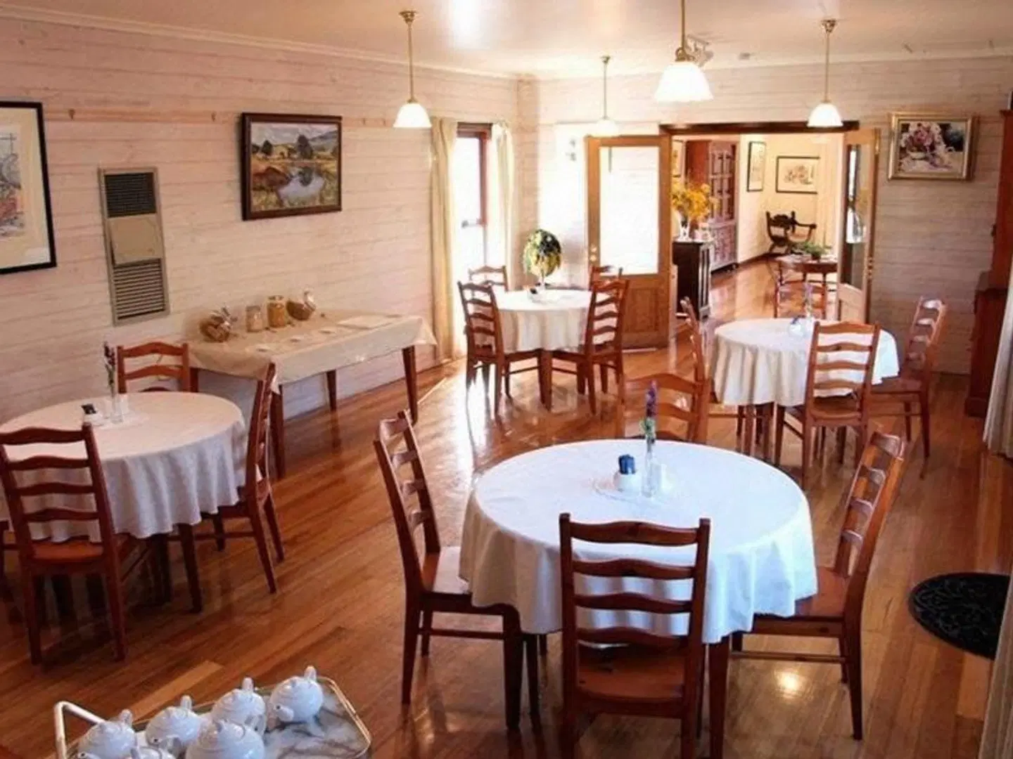 Tranquilles Bed & Breakfast Restaurant