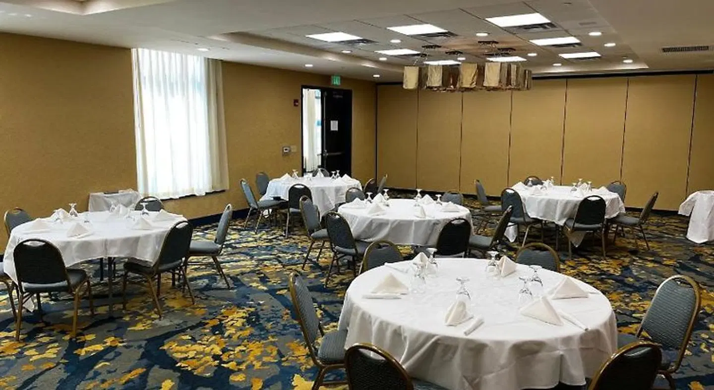 Holiday Inn & Suites Williamsburg-Historic Gateway by IHG Restaurant