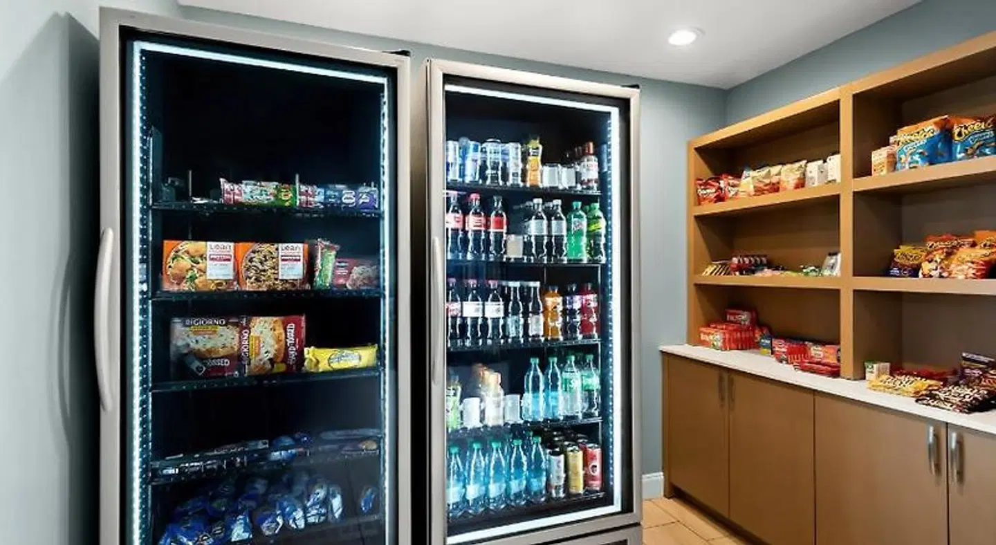 Holiday Inn Express & Suites Raleigh NE - Medical Ctr Area by IHG Bar