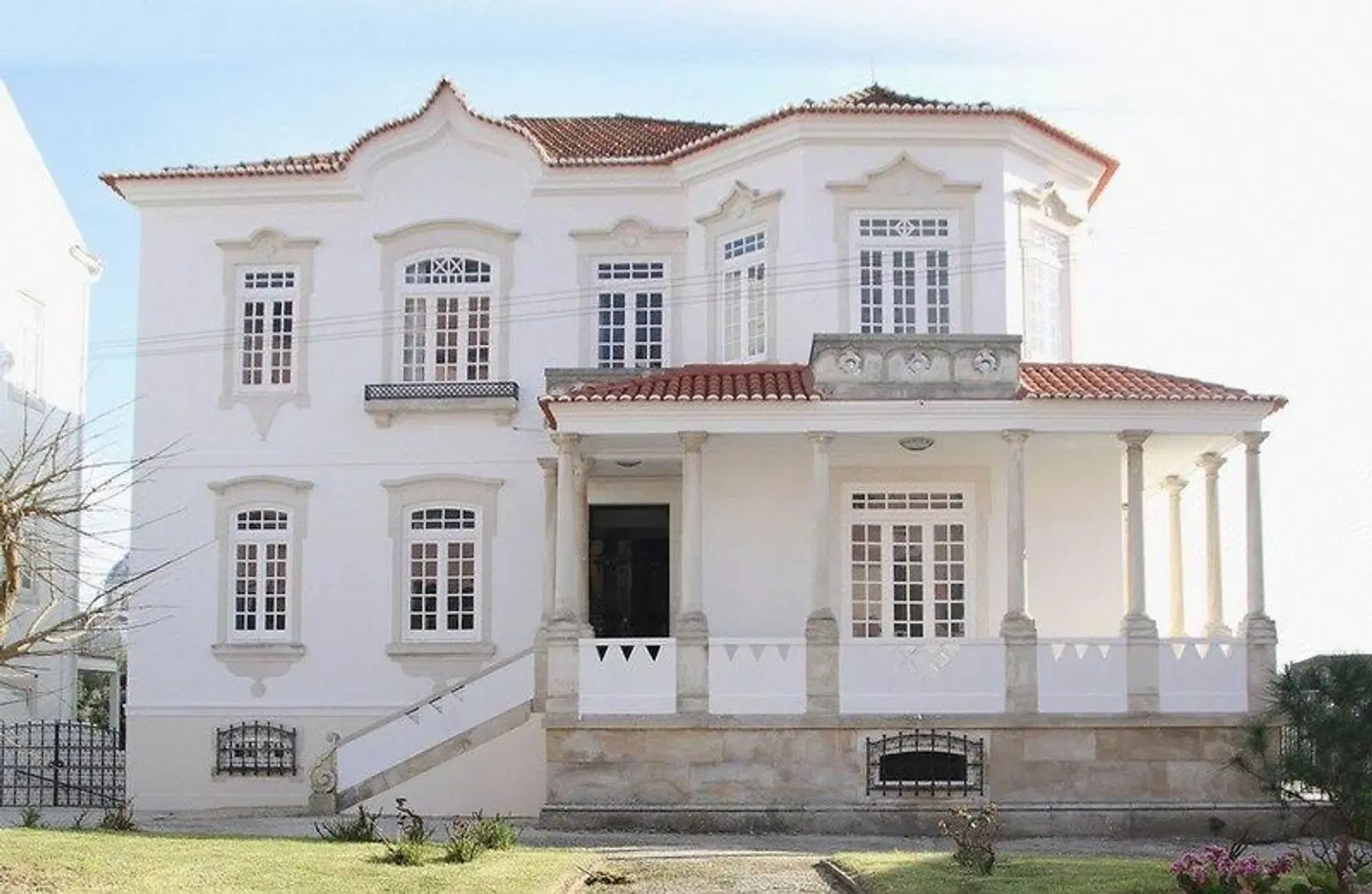 The Luggage Hostel & Suites EXTERIOR