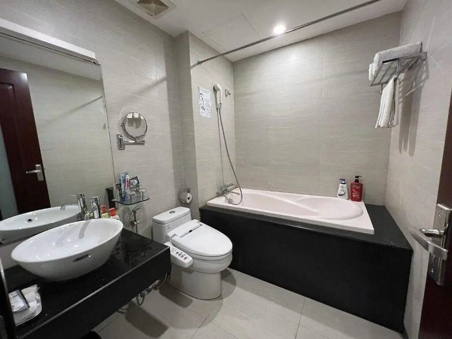 A25 Nguyn Khuyn Badezimmer