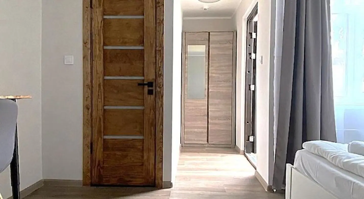 Sunrise Apartments ROOM_EXAMPLE
