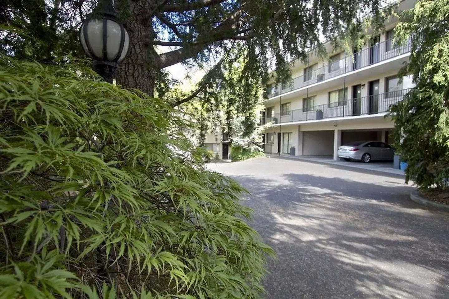 Grosvenor Court Apartments EXTERIOR