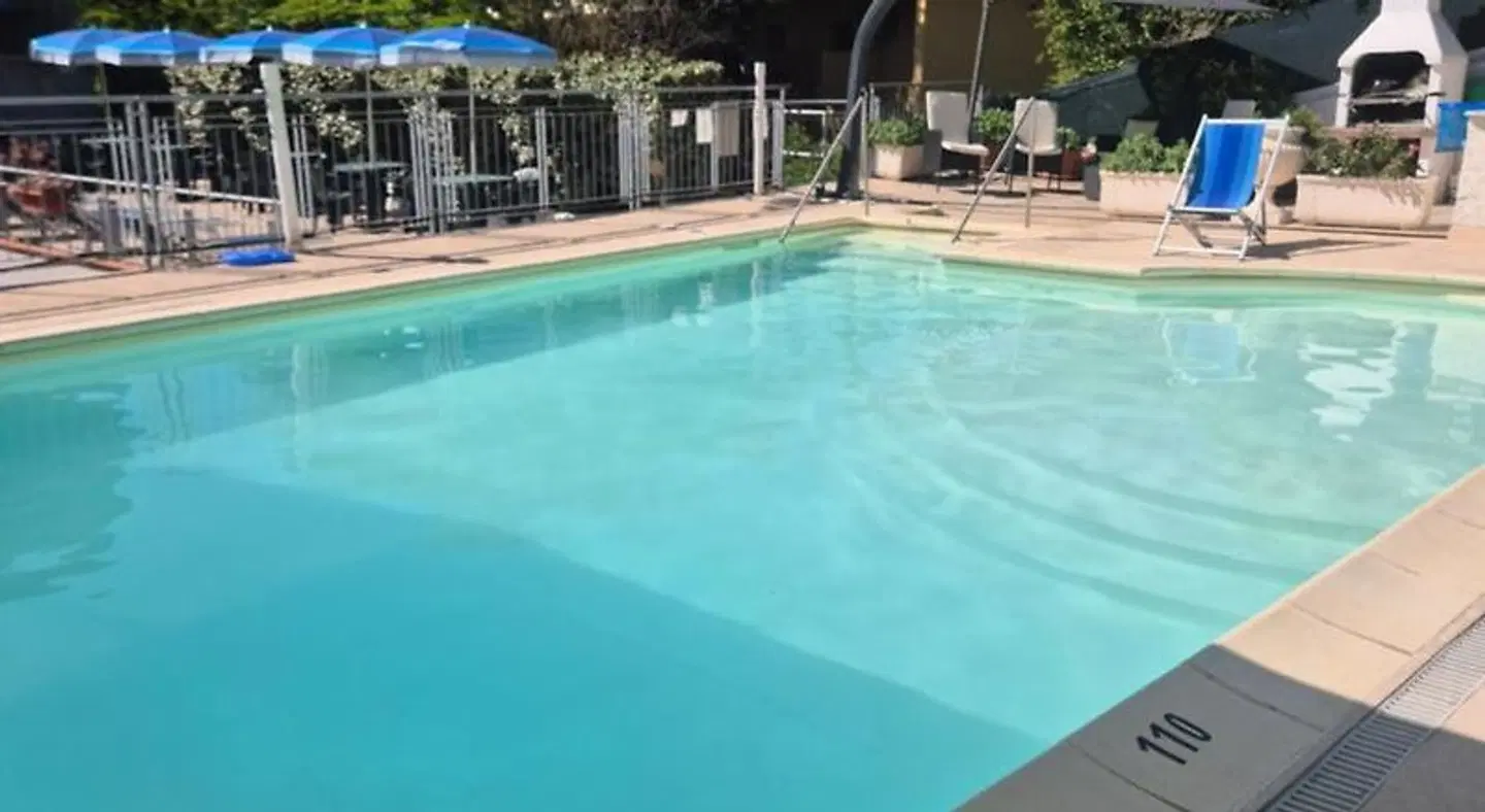 Astoria OUTDOOR_POOL