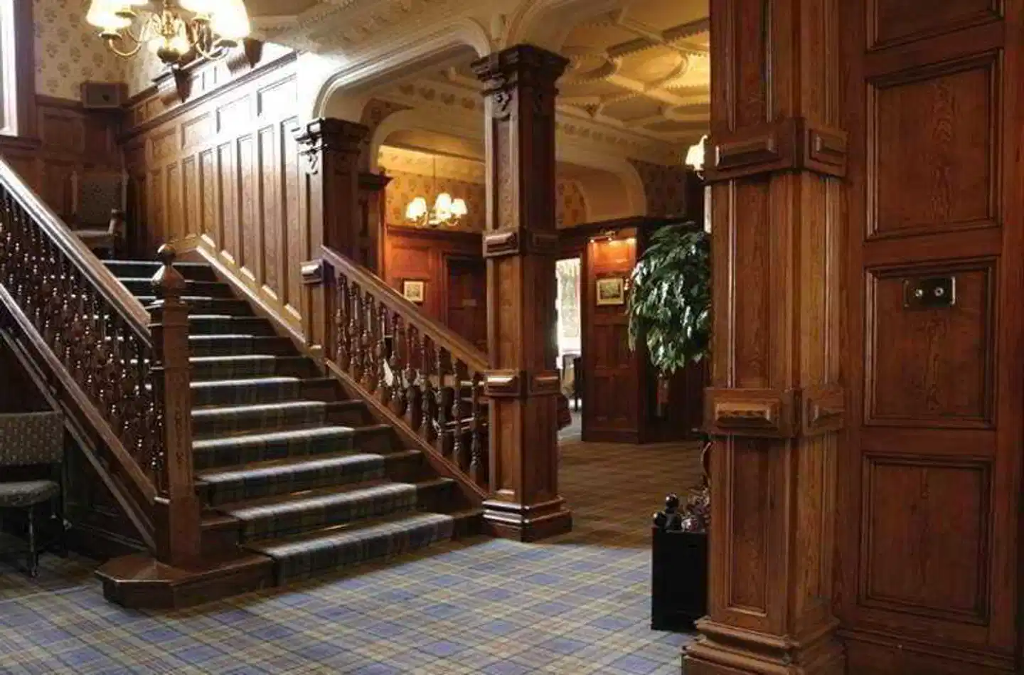 Mansfield Castle Lobby