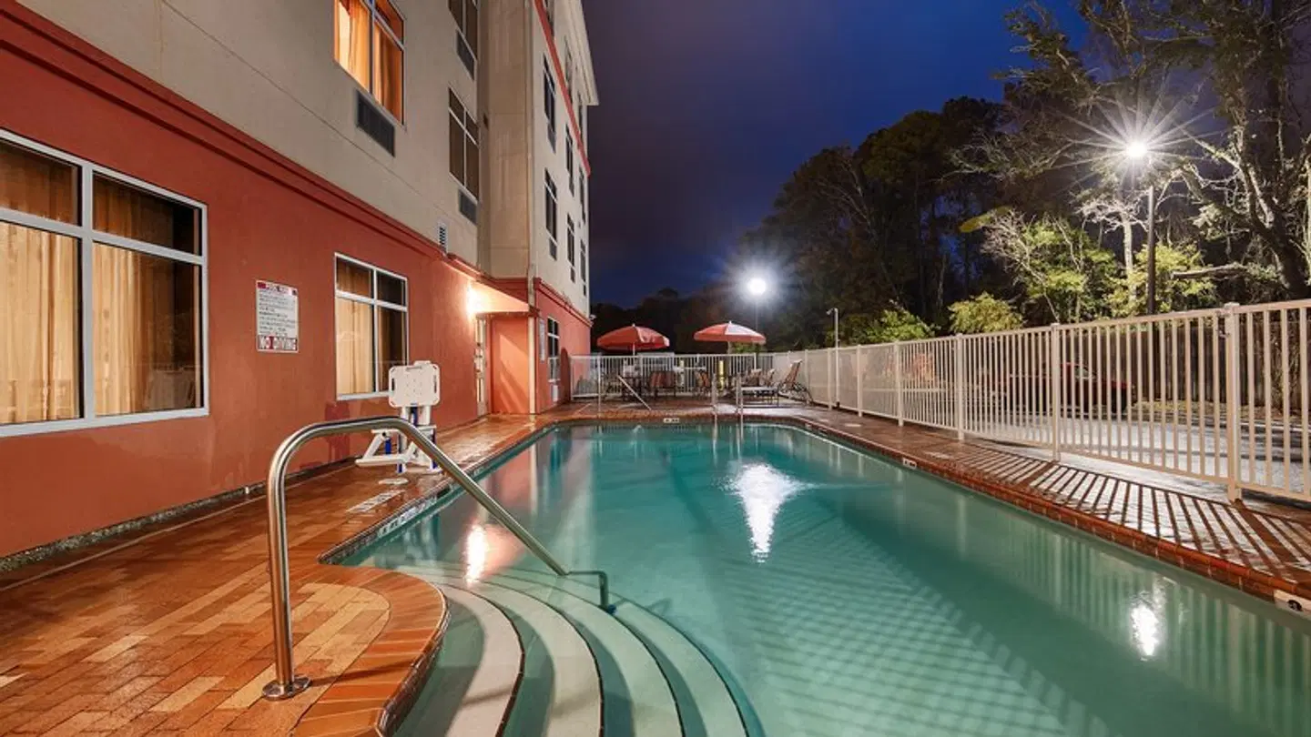 Best Western Plus Jacksonville West OUTDOOR_POOL