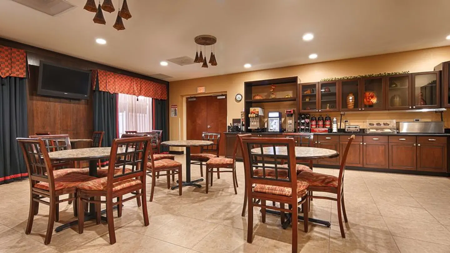Best Western Plus Jacksonville West Bar