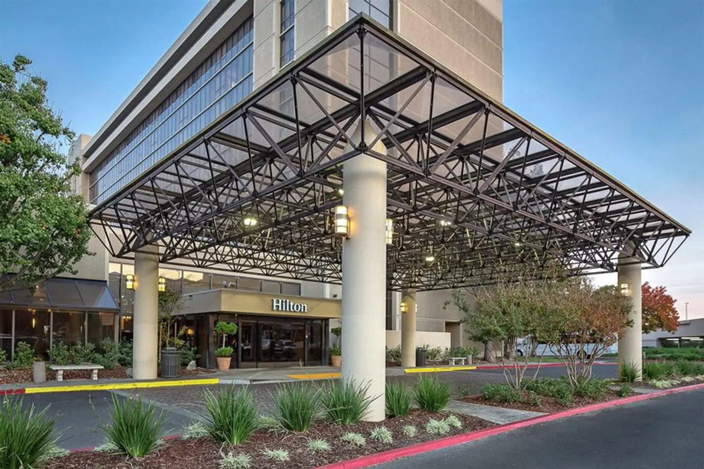 Hilton Sacramento Arden West EXTERIOR