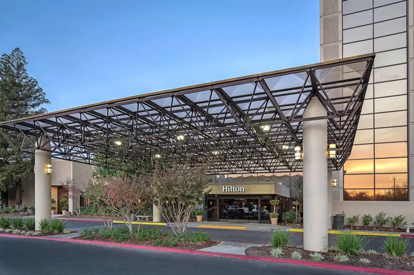 Hilton Sacramento Arden West EXTERIOR