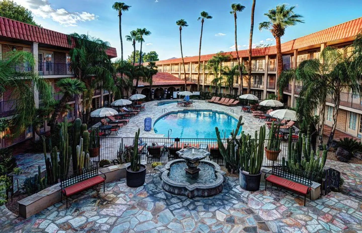 DoubleTree Suites by Hilton Hotel Tucson - Williams Center OUTDOOR_POOL