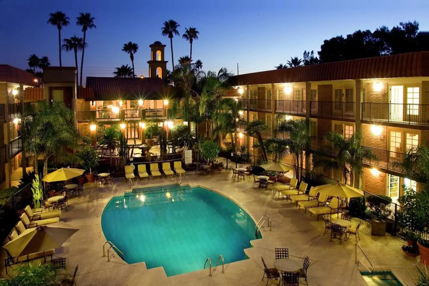 DoubleTree Suites by Hilton Hotel Tucson - Williams Center EXTERIOR