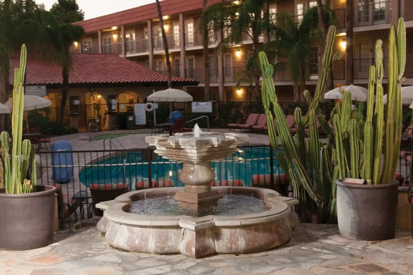 DoubleTree Suites by Hilton Hotel Tucson - Williams Center Terrasse