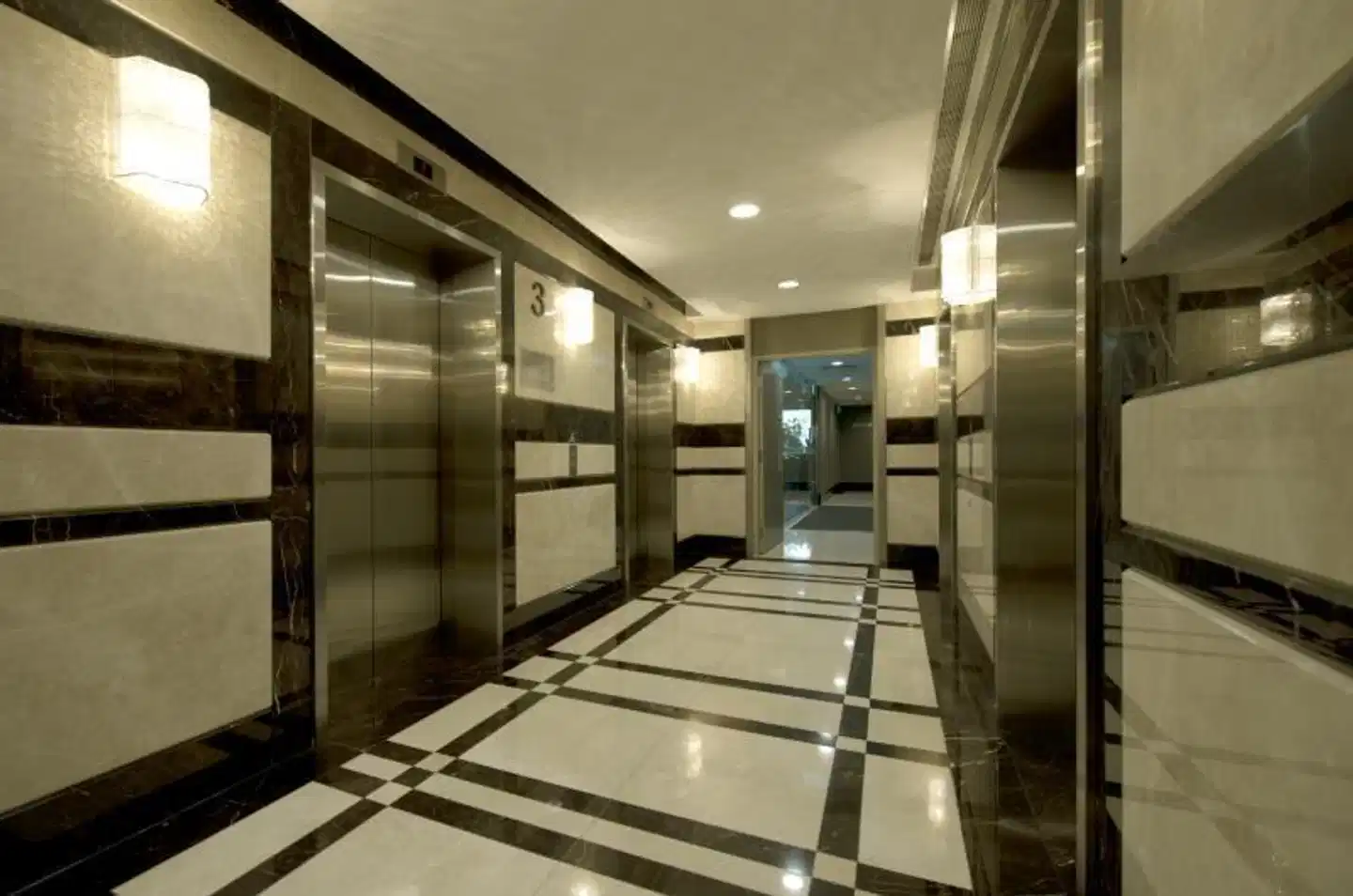 V Hotel Bencoolen Hallenbad