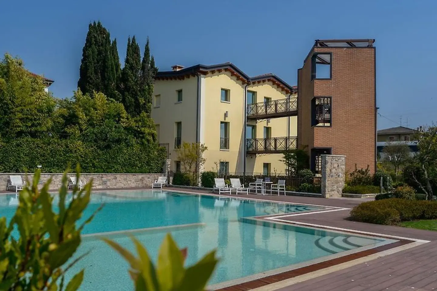 The Ziba Hotel & Spa OUTDOOR_POOL