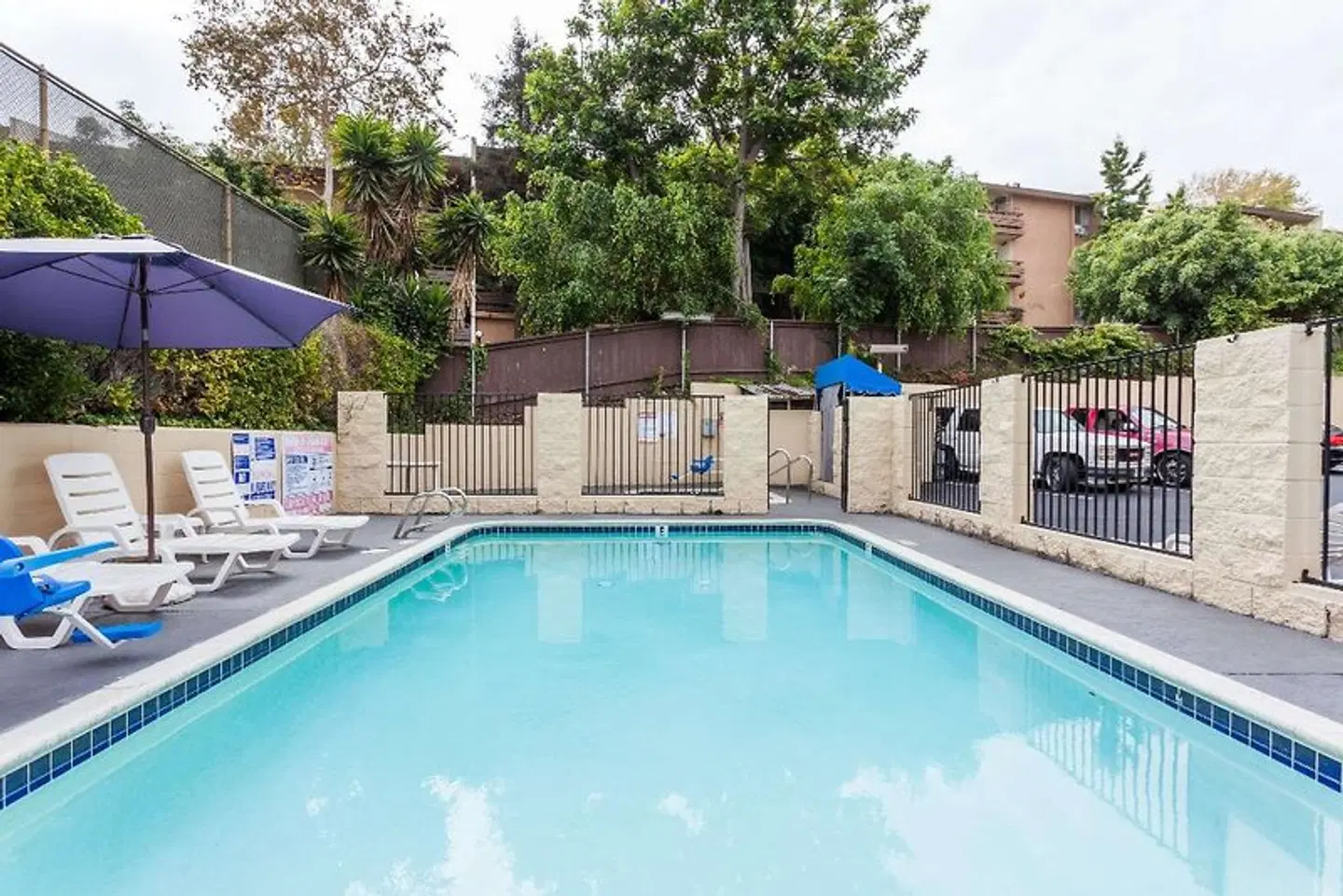 Howard Johnson by Wyndham San Diego Hotel Circle OUTDOOR_POOL