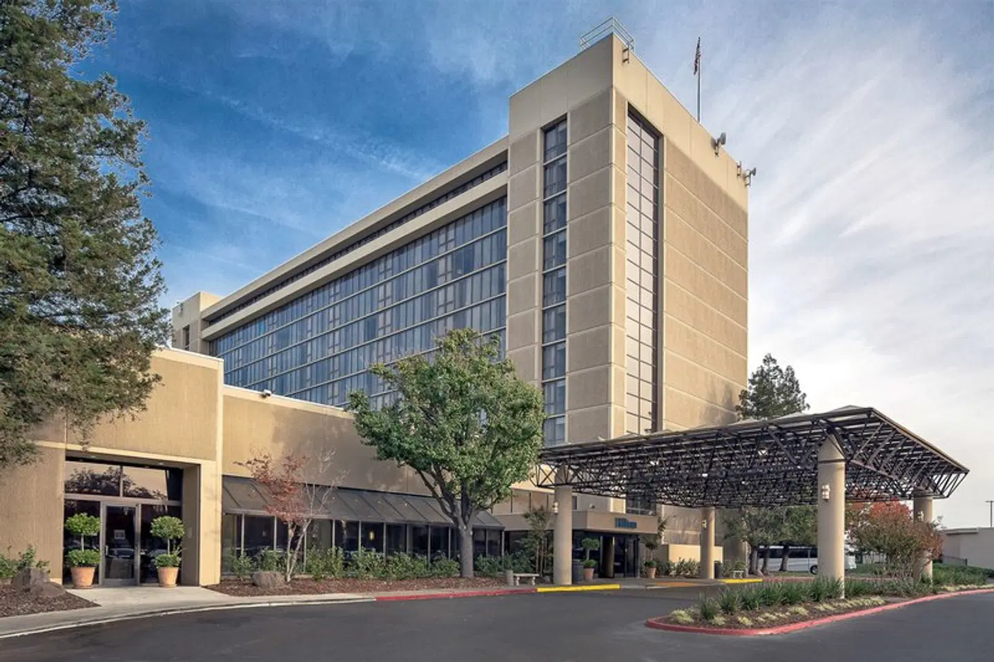 Hilton Sacramento Arden West EXTERIOR