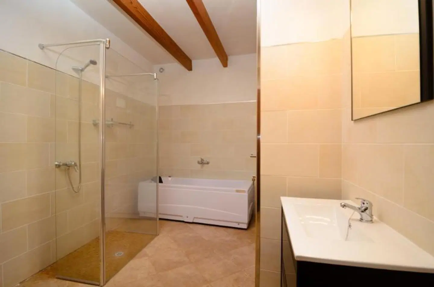Embat Hostel Badezimmer